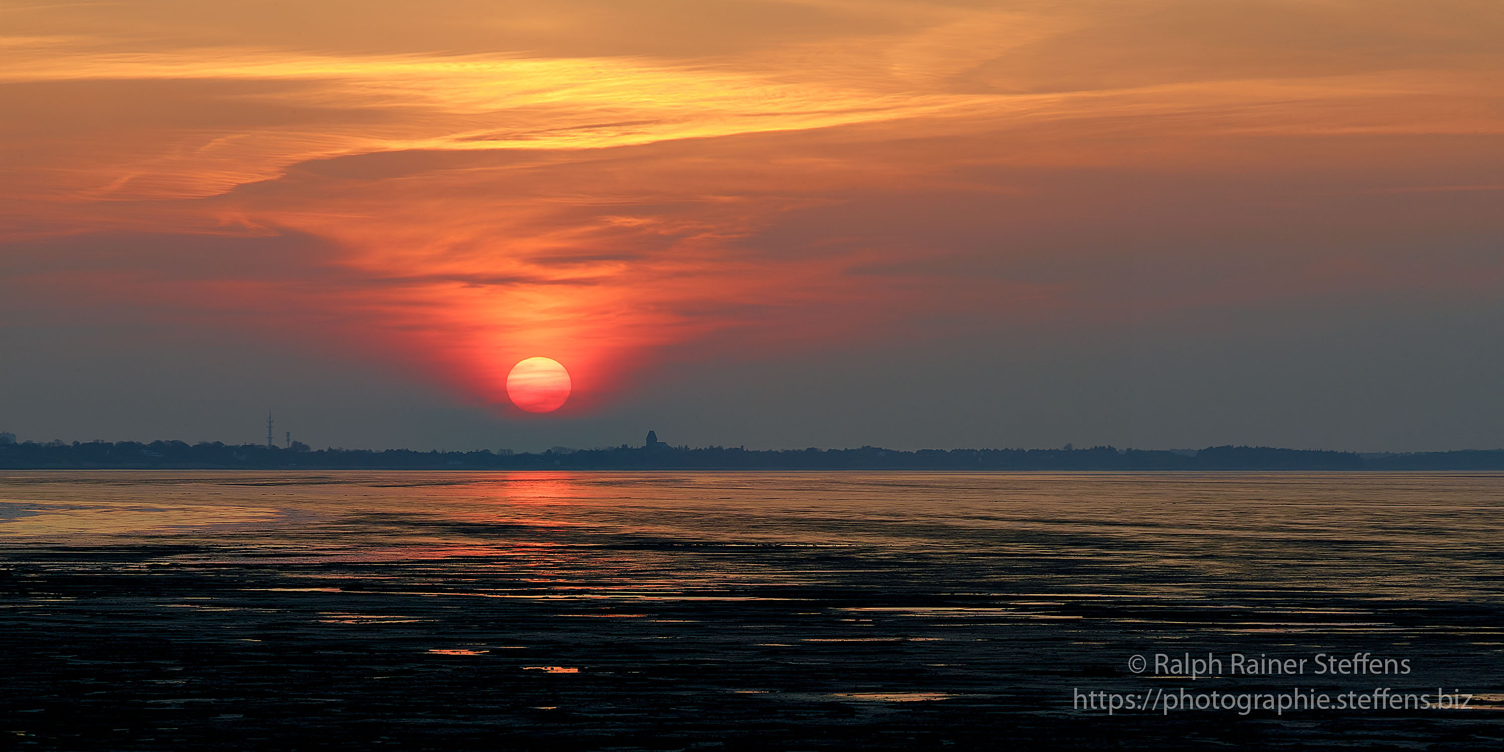 Sonnenuntergang hinter Keitum auf Sylt © Ralph Rainer Steffens